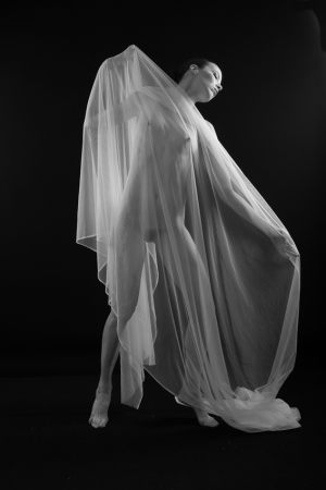 15878_Fotograf_Finn Jacobsen_Denisa-white sculpture_